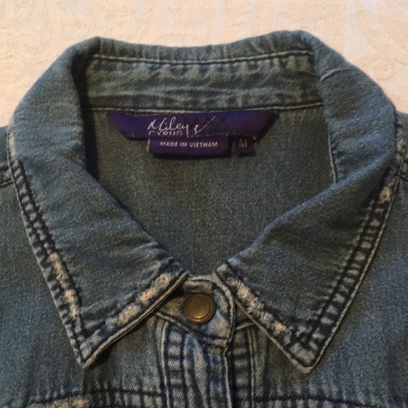 Chambray Button Down Size Medium - Picture 3 of 11